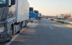 За изключително интензивен трафик на ГКПП "Капитан Андреево" и "Лесово" на изход за товарни автомобили съобщават от "Гранична полиция"