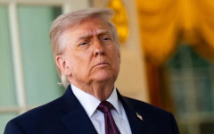 Сенатор Мърфи: Тръмп все още обмисля сухопътна инвазия в Иран