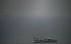 Две блокади на Ормузкия проток: Иран получи първа тол-такса, Тръмп нареди смъртоносна стрелба