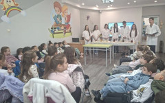 Гимназисти от Кюстендил обединиха сили, за да вдъхновят децата в "Маратона на четенето"