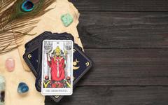 Върховният жрец: Значение и тълкуване на Таро картата