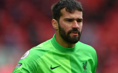 Ювентус следи ситуацията с вратаря на Ливърпул Алисон