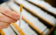 Великобритания забранява цигарите за родените след 2008 г.