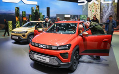 Приходите на Renault се увеличават въпреки затрудненията с марката Dacia