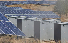 Догодина батериите ще върнат цената на тока до нивата преди войната в Украйна