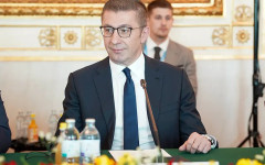 Мицкоски между ЕС и "принципите", и пак България виновна
