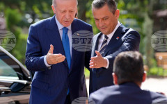 Партията на Ердоган отново връща преднината си в социологическите проучвания в Турция