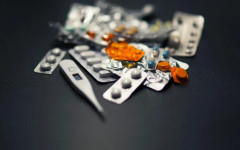 КЗК проверява пазара на лекарства заради съмнения за нарушения