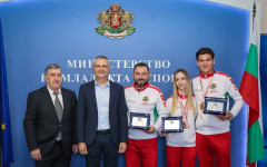 Министър Илиев отличи призьорите ни на Европейското първенство по скокове на батут