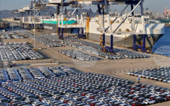 Китай ускорява износа на електромобили и високотехнологични превозни средства на фона на вътрешен ценови натиск