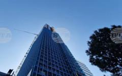 Голям пожар в блок в Тирана предизвика разгорещен дебат относно безопасността на строежите в страната