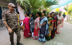 ПТИ: В индийските щати Западна Бенгалия и Тамил Наду днес се произвеждат избори за местни законодателни органи