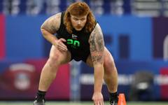 Селското момче от Айова не прилича на спортист и се тъпче с бургери. А скоро ще е милионна звезда