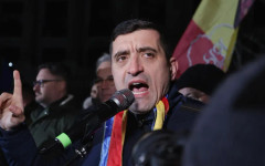 Джордже Симион се прицелва във властта в Румъния, докато управляващата коалиция се разпада