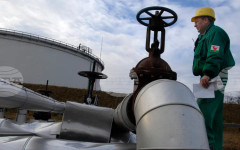 Деблокирането на заема от 90 милиарда евро за Украйна е водеща тема в световния печат