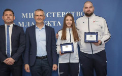 Министър Илиев награди бронзовата медалистка от Световното по таекуондо Дея Пеева