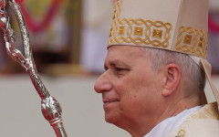 Папата се завръща във Ватикана след обиколка на четири африкански държави