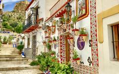 Защо този испански град е сред най-популярните дестинации в Европа това лято?