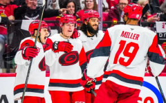 Каролина на победа от четвъртфинал в NHL