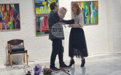 Изложбата "Цветни съзвучия" на художничката Велина Гребенска е подредена в Художествена галерия – Добрич