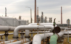 Възобновени доставки: Унгария може да премахне тавана на цените на петрола