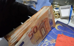 Мъж даде по 50 евро на 10 души, за да гласуват за определена партия. Ще лежи в затвора 11 месеца