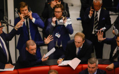 Европейските борси завършиха с колебания на фона на новите икономически доклади