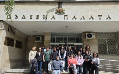 Ученици от Кюстендил поискаха по-висока възраст за депутатите по време на визита в съда