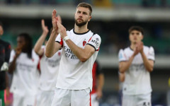 Защитник на Милан подкрепя привличането на Влахович и оставането на Алегри