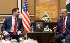 Как Пакистан се превърна в незаменим посредник, измествайки Индия на световната сцена