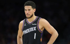 Глоба и заличено техническо за Девин Букър от НБА