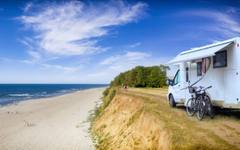 Гърция отново разрешава престоя на кемпери в населени места, забраната за разпъване на тенти остава