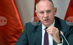 АПА: Австрийският вътрешен министър ще обсъди прилагането на европейския пакт за миграцията при посещението си в Гърция