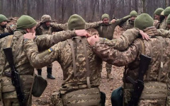 Уволниха украински командири след скандал с гладуващи войници