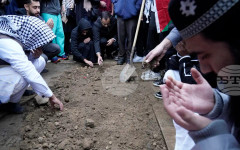 Преследван от смъртта турчин се готви за неизбежното, като сам копае гроба си