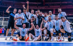 Аржентина с Лучано Де Чеко във VNL