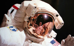 Въпреки че скафандрите и модулът все още не са готови, кацането на Луната през 2028 г. засега е на дневен ред