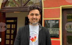 Фестивалът "Театрални искри" предлага на казанлъшката публика изключително жанрово разнообразие, каза директорът Лъчезар Йорданов