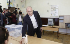 Какво ще направи Румен Радев? Моделът трепери и се саморазпада или просто се прегрупира?