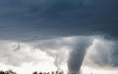 Торнадо удари Оклахома: Сериозни разрушения в Инид, затвориха авиобаза "Ванс"