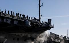 Трети американски самолетоносач вече е на позиция край Иран