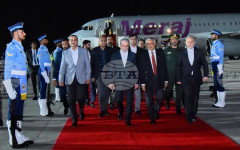 Иранският външен министър пристигна в Исламабад, за да обсъди предложения за рестартиране на преговорите за мир със САЩ