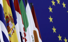 Знамето на ЕС се връща на сградата на унгарския парламент