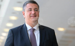 ЕС разполага с достатъчни запаси авиационно гориво, каза в Делфи еврокомисарят по транспорта Апостолос Дзидзикостас