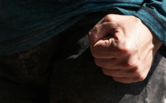 Момиче припадна, след като беше блъскано в стена във Велико Търново