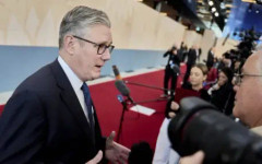 Politico: Обкръжението на Стармър го смята за глупак и неспособен политик