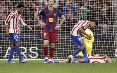 Барселона планира нов договор за Левандовски въпреки интереса от чужбина