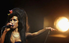 Съдът реши: Бащата на Ейми Уайнхаус загуби делото за вещите на покойната звезда