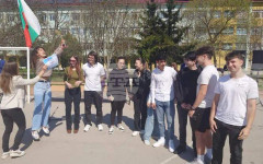 Ученици от Търговище мериха знания в състезание, посветено на Априлската епопея