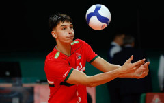 Симеон Николов и Локомотив Новосибирск стартираха с успех битката за бронза в Русия